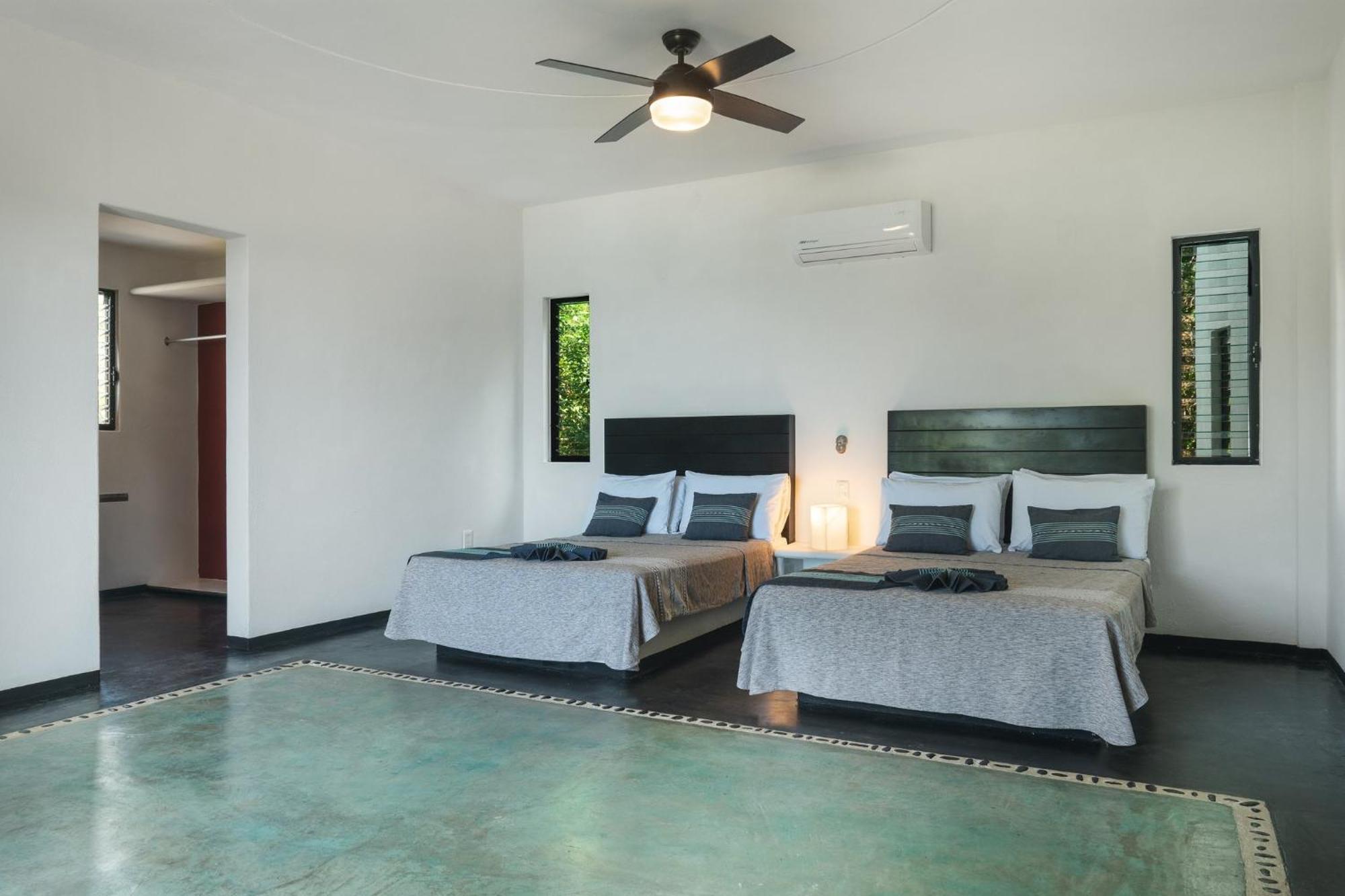 Manta Raya Hotel - Right On The Beach Cuatunalco Esterno foto
