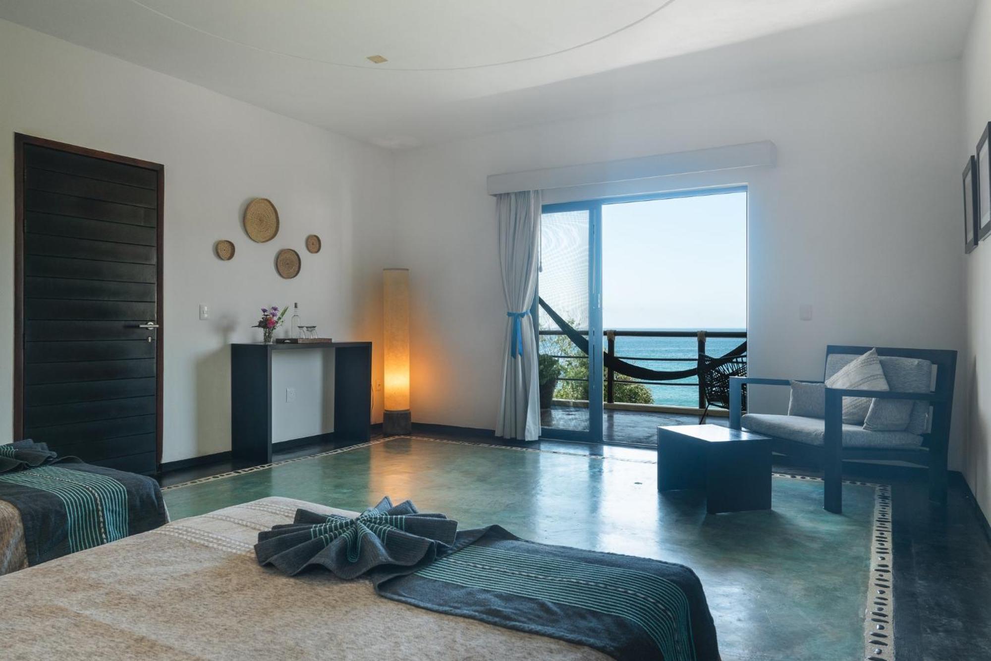 Manta Raya Hotel - Right On The Beach Cuatunalco Esterno foto