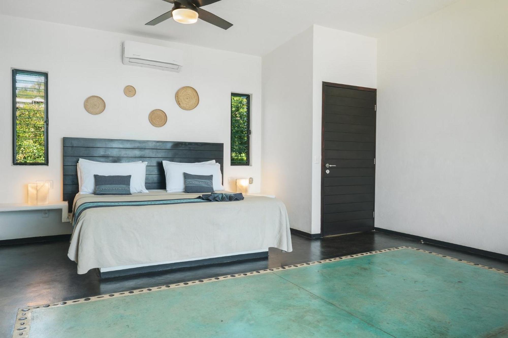 Manta Raya Hotel - Right On The Beach Cuatunalco Esterno foto