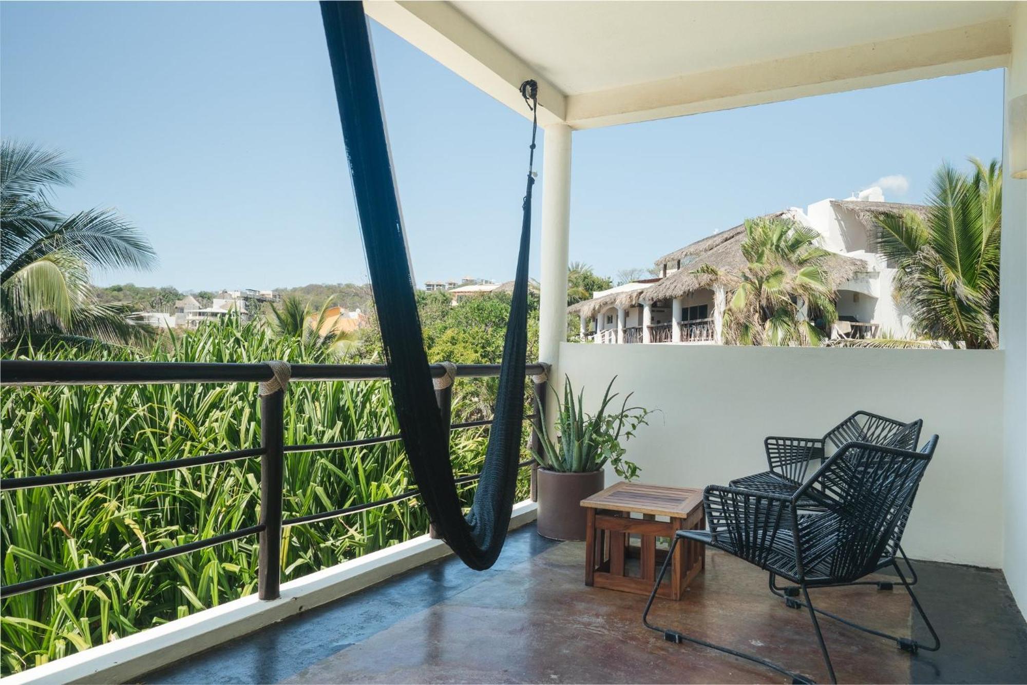 Manta Raya Hotel - Right On The Beach Cuatunalco Esterno foto
