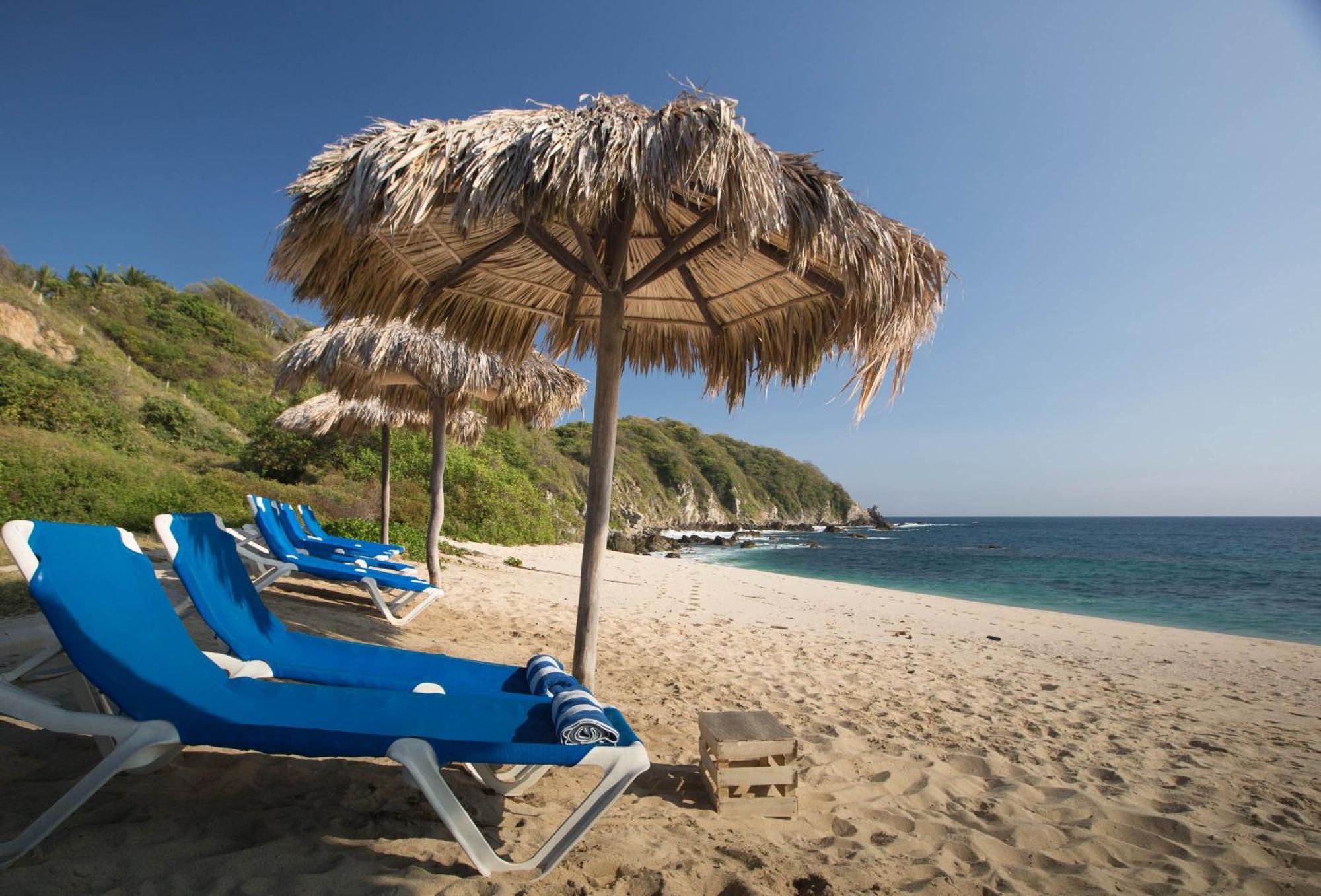 Manta Raya Hotel - Right On The Beach Cuatunalco Esterno foto