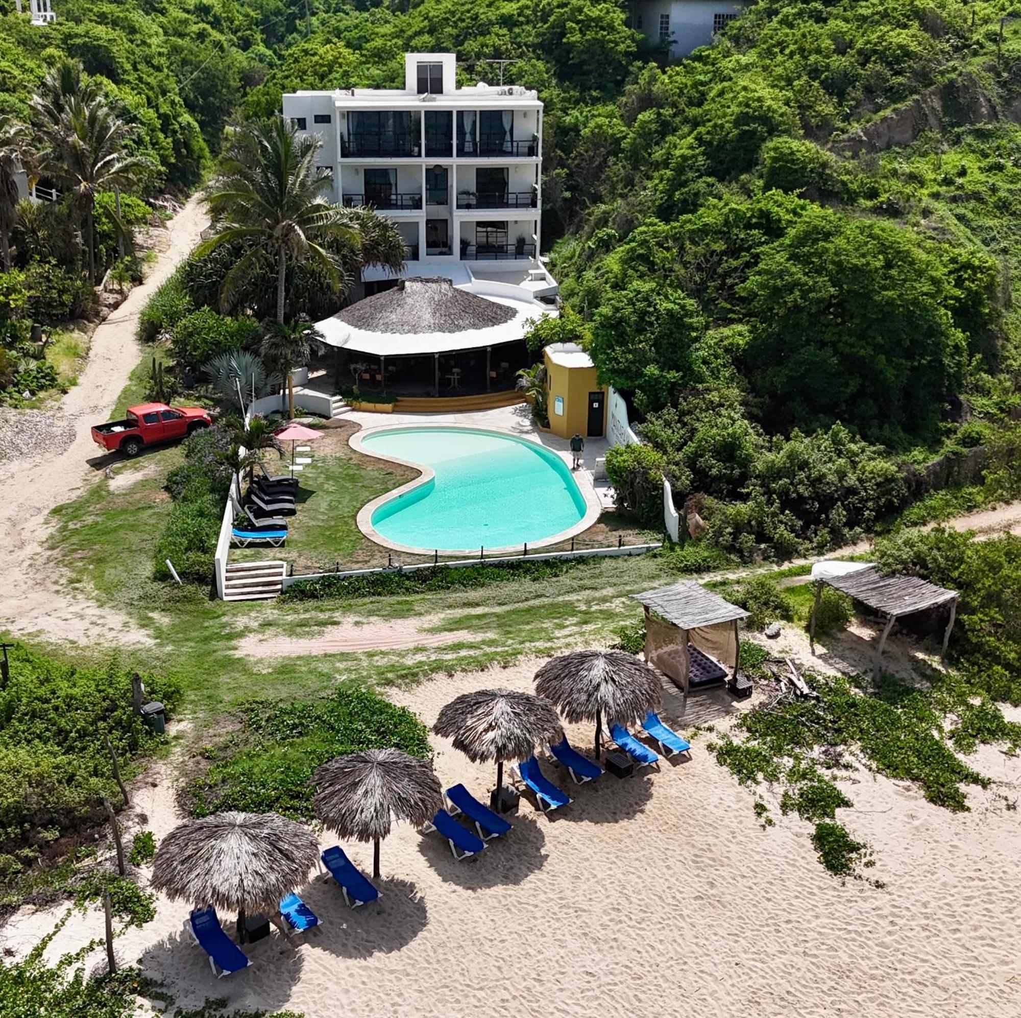 Manta Raya Hotel - Right On The Beach Cuatunalco Esterno foto