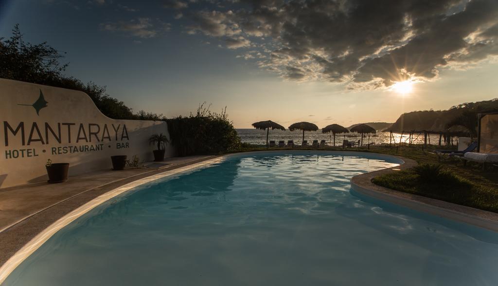 Manta Raya Hotel - Right On The Beach Cuatunalco Esterno foto
