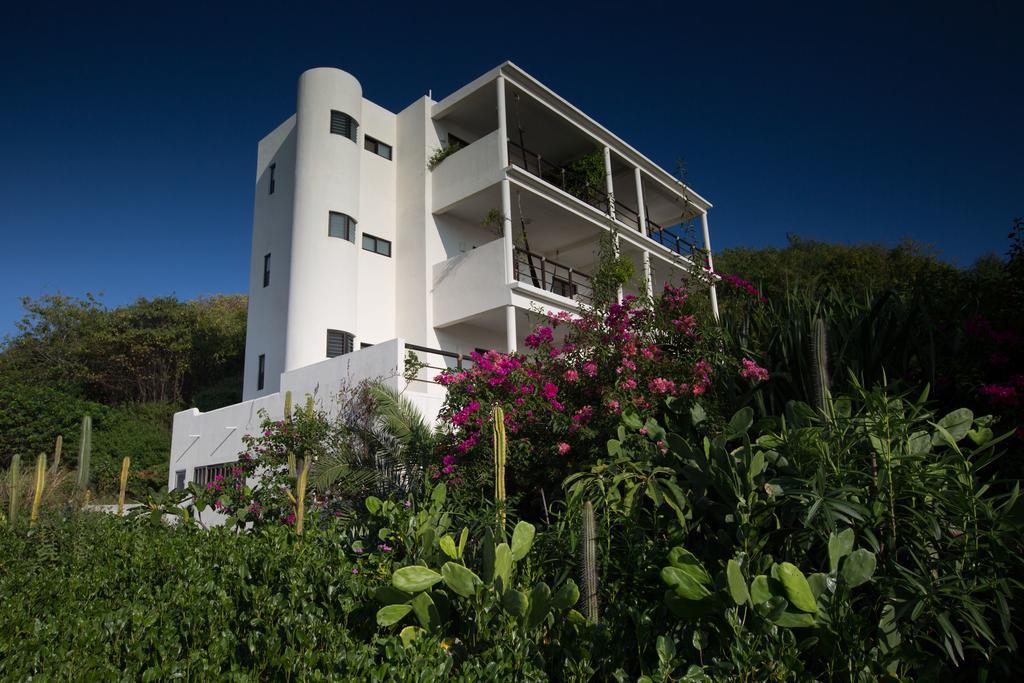 Manta Raya Hotel - Right On The Beach Cuatunalco Esterno foto