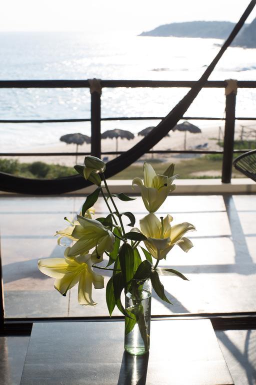 Manta Raya Hotel - Right On The Beach Cuatunalco Esterno foto