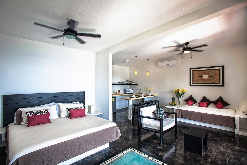 Manta Raya Hotel - Right On The Beach Cuatunalco Esterno foto
