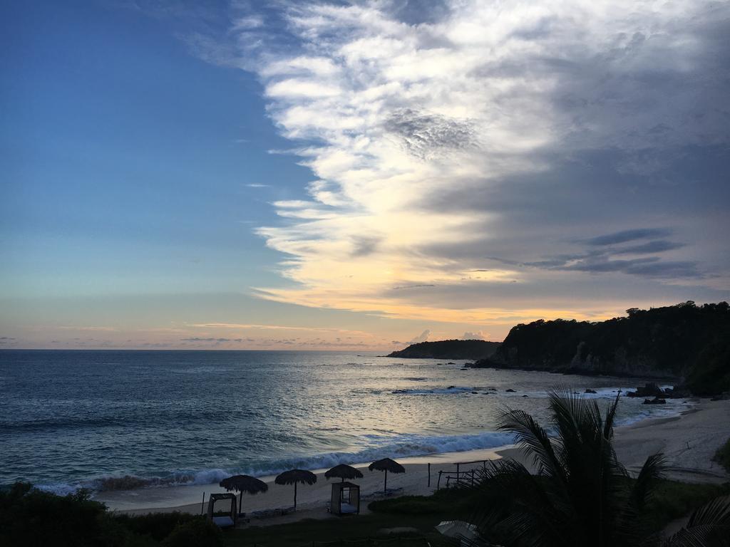 Manta Raya Hotel - Right On The Beach Cuatunalco Esterno foto