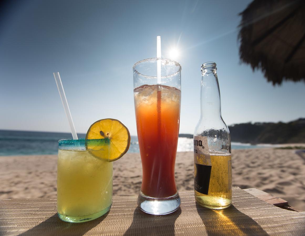 Manta Raya Hotel - Right On The Beach Cuatunalco Esterno foto