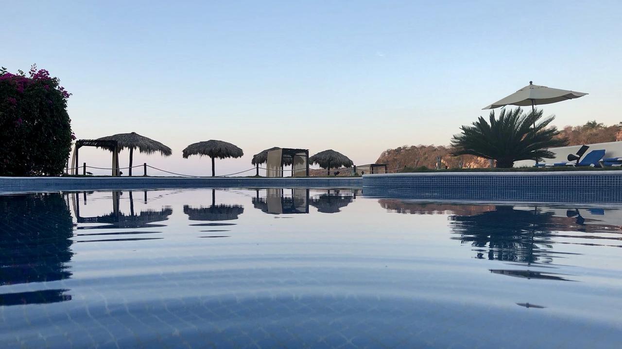 Manta Raya Hotel - Right On The Beach Cuatunalco Esterno foto