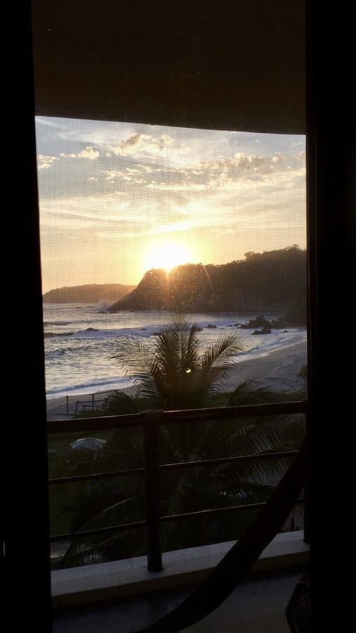 Manta Raya Hotel - Right On The Beach Cuatunalco Esterno foto