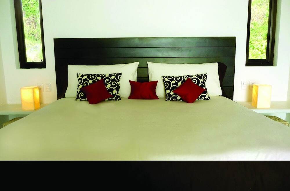 Manta Raya Hotel - Right On The Beach Cuatunalco Esterno foto